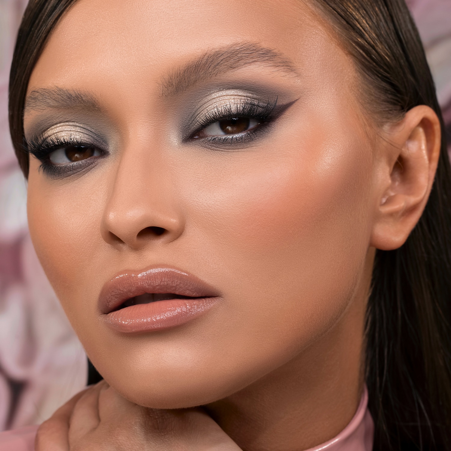RETRO GLAM  EYESHADOW PALETTE (PALETA DE SOMBRAS)
